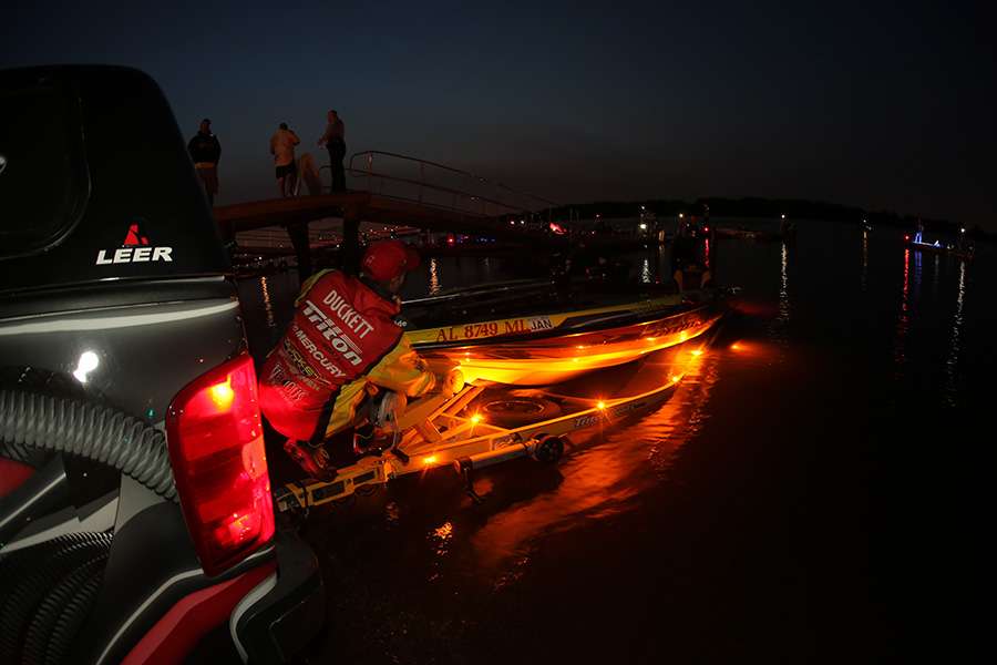 Day 1 leader Boyd Duckett unhooks his boat to launch into the Delaware River.

