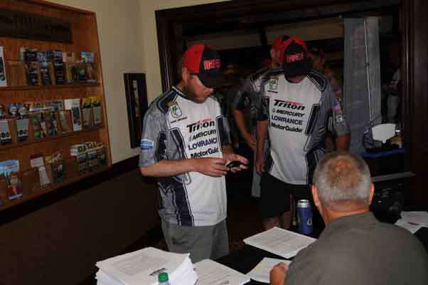 Minnesota angler Andy Nitchals has his fishing license checked by B.A.S.S. staff member Tony Quick. 