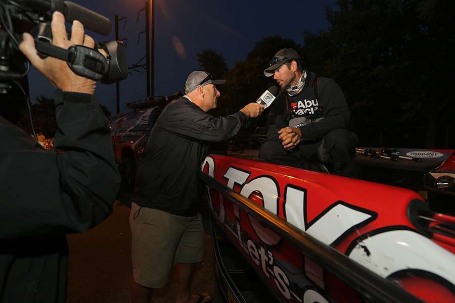 Dave Mercer interviews Day 2 leader Mike Iaconelli for the six seconds segment.