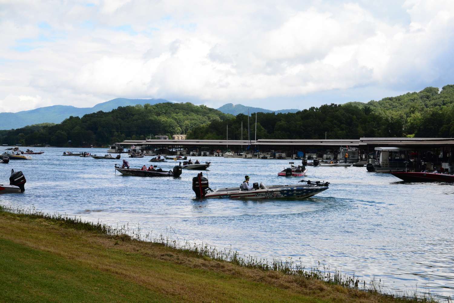 The competitors check in on Chatuge Reservoir when theyâre done for the day. Today is cut day at the 2014 Carhartt Bassmaster College Series National Championship.