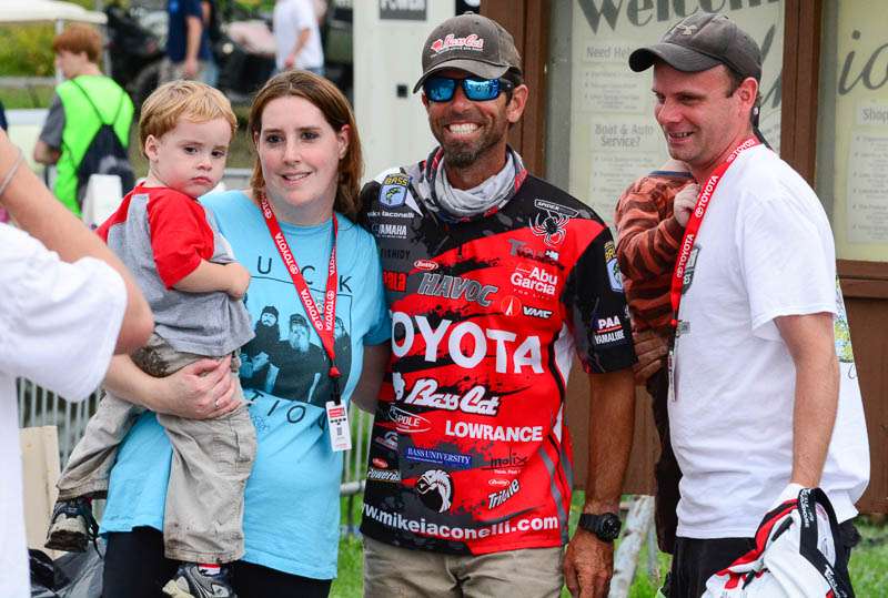 Mike Iaconelli poses with fans.