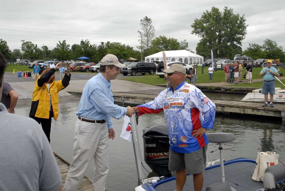 The New York governor was guided by Elite Series angler Joe Sancho of New Windsor, N.Y.