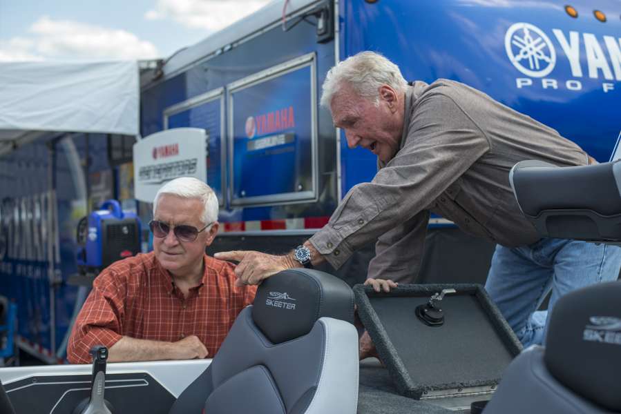 McKinnis shows the governor the ins and outs of a modern bass boat.