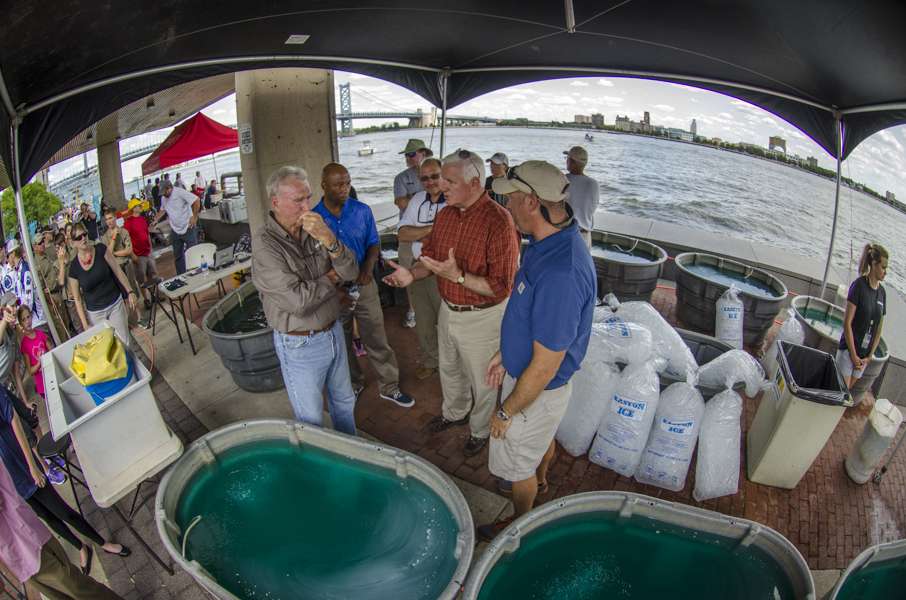 The governor toured backstage at the weigh-in to see how B.A.S.S. preserves fish for local anglers to catch for years to come. 