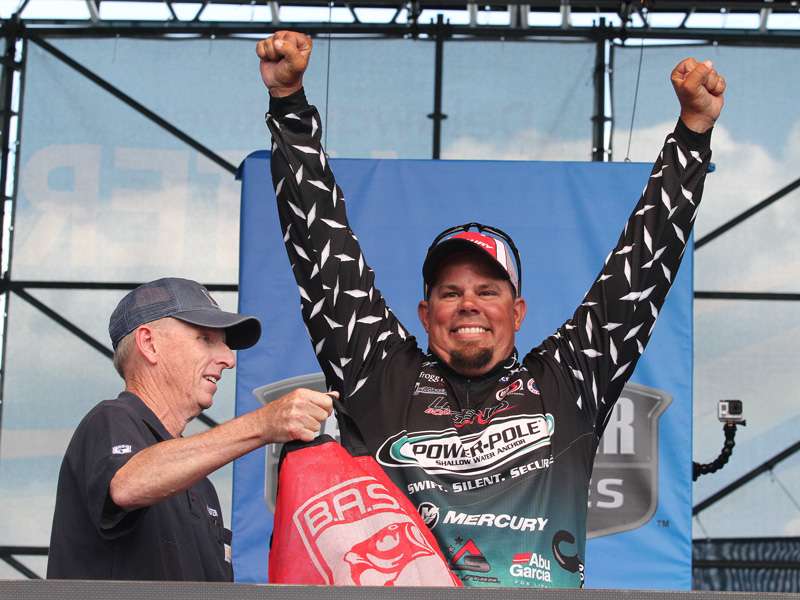 His 12 pound, 14 ounce stringer was the first to overtake Iaconelli's Day 3 lead.
