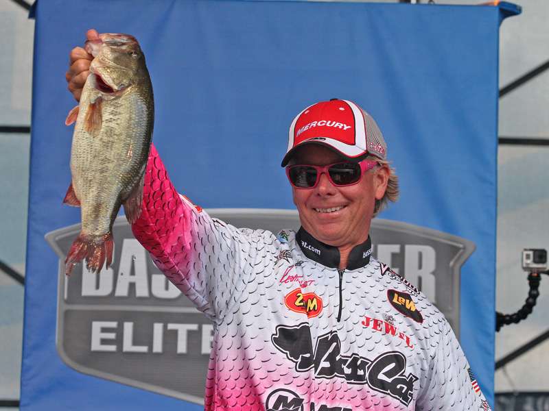 Kevin Short holds up part of his 11-10 stringer that moved him to 4th place overall.