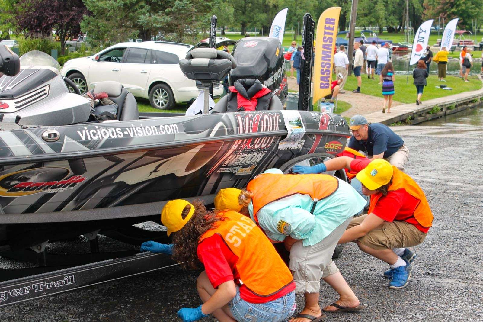 â¦swarmed. The whole thing took about 45-seconds with up to 8 people looking at all sides, even under the boat and trailer, but Pete's boat cleared the inspection without any problem because no one found any of...