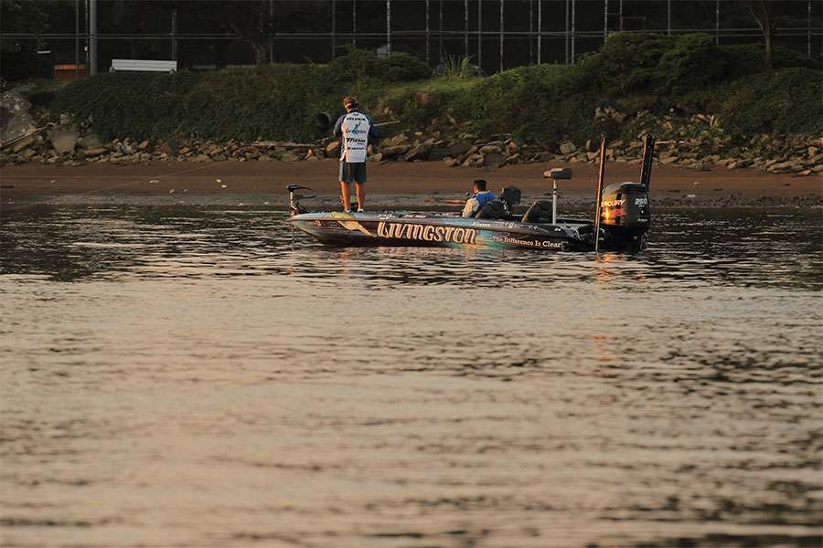Follow along with B.A.S.S. photographer Seigo Saito as he captures Elite anglers Byron Velvick, Shaw Grigsby, Skeet Reese, Bill Lowen, and Chris Lane on the fourth and final day of the Bassmaster Elite at Delaware River.
