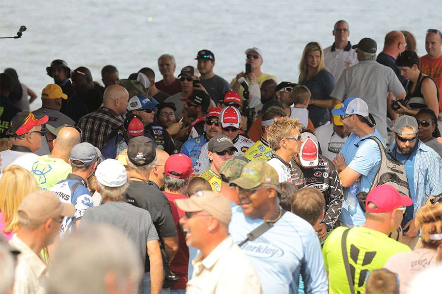 Fans, anglers, B.A.S.S. staff, medias...