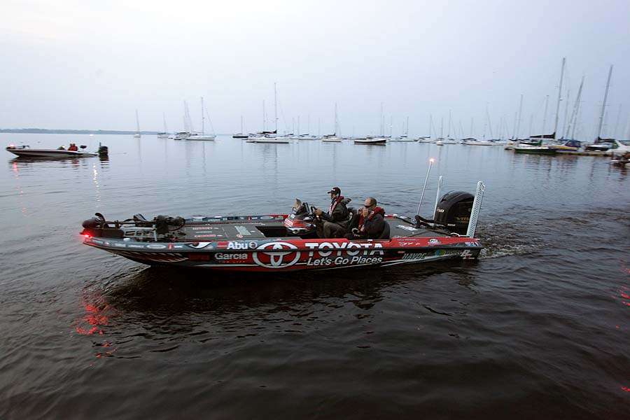 Michael Iaconelli idles into the fourth-place position for takeoff. 