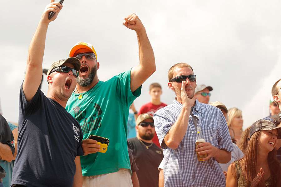 The anglers really enjoy crowds that are fired up like this!