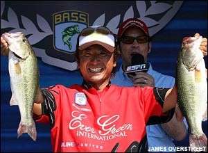 Shimizu became the first International angler to win an Elite Series event.