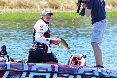 Randall Tharp has made the transition to the Bassmaster Elite Series and has done well in his short time here. He is 35th in this tournament and can definitely move up to improve his AOY standing. 