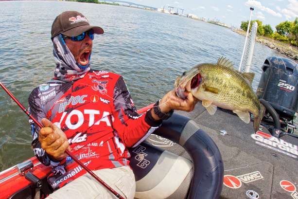 Iaconelli needed one more fish to complete his limit late on Day 3. He came through with his largest fish of the day from an isolated boat dock. 