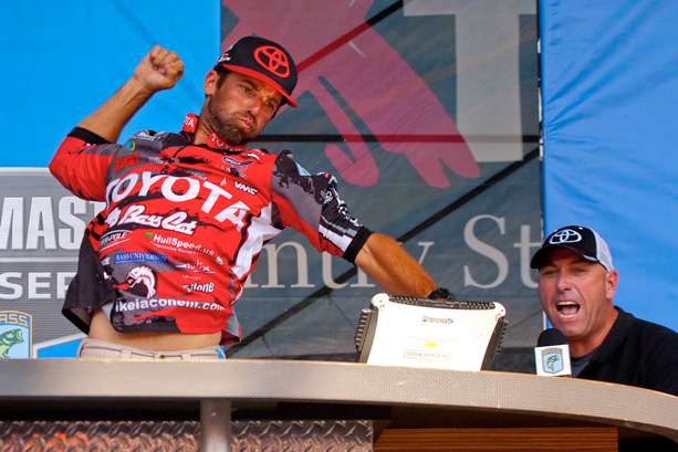 Iaconelli and B.A.S.S. emcee Dave Mercer both show their excitement as Ikeâs Day 3 weight is announced, giving him a lead he would not relinquish. 