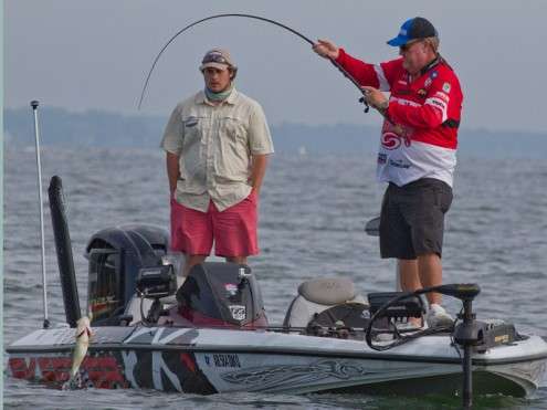 Mark Davis held the Angler of the Year lead for the longest time this year, but a mid-season slip pushed him down to the 5-7 region in the ranks. He is 12th after Day 1 and has a 7 point lead in the standings over Jared Lintner who is right behind him both in the AOY standings and Day 1 results.