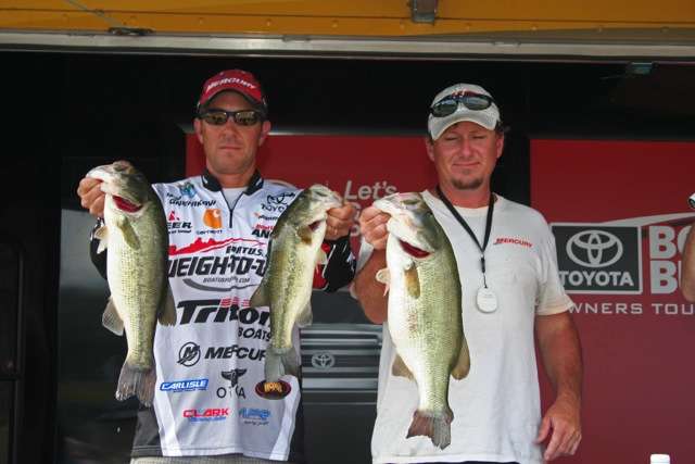 Top Kentucky Lake angler and Bonus Bucks member, David Gnewikow and partner Brent Anderson caught 15 pounds to finish 6th.