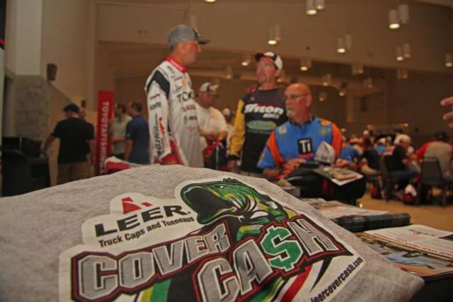 Darold Gleason (left) of Toledo Bend talks with Alan Kyle and Rodney Anderson about the awesome LEER Cover Cash program that pays cash bonuses to anglers that purchase a LEER cap or tonneau cover. 