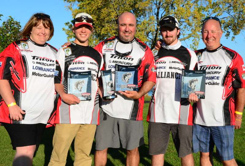Ontario anglers Cooper Gallant and Danny McGarry won the high school division. Standing with them are Laurie Ferris-Charlebois, Coach Tony Chimirri and Doug Ferguson.