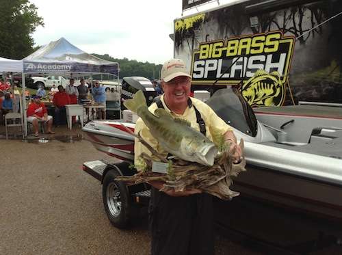 The 2013 Big Bass Splash winner, Phil Cannady of Waverly, TN, received a replica of his 9.08 bass.