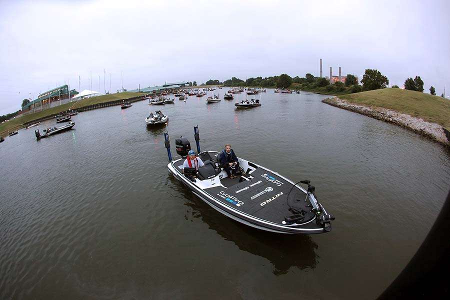 The final flights gather in the basin to get in line for Day 1 of the Bass Pro Shops Bassmaster Central Open presented by Allstate. 

