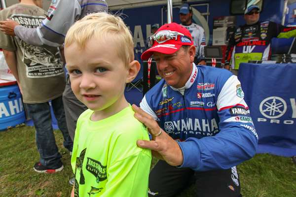 Dean Rojas takes a moment to get his name on his young anglers' bright shirt.