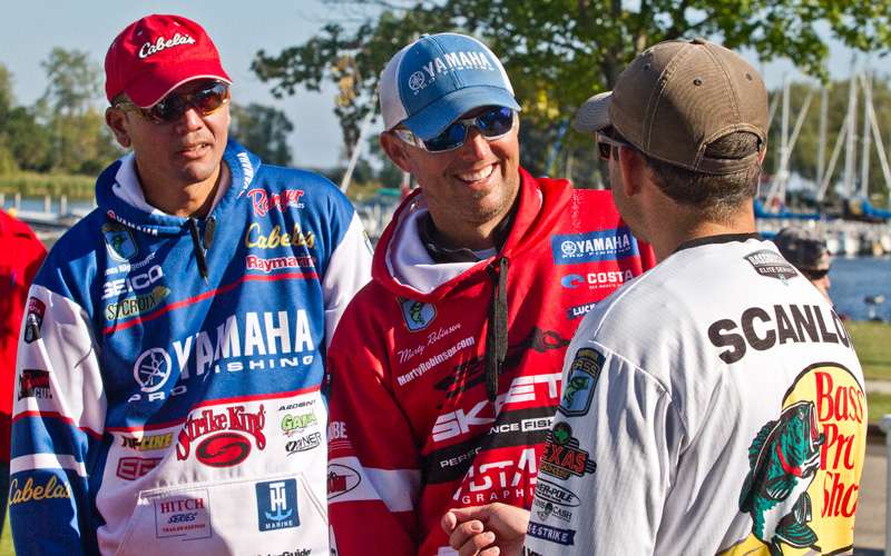 Scanlon tells a story to Marty Robinson and James Niggemeyer while the trio wait to move up the weigh-in line.