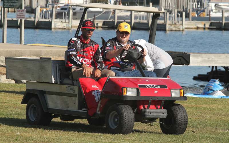 Michael Iaconelli gets a lift to the weigh in.