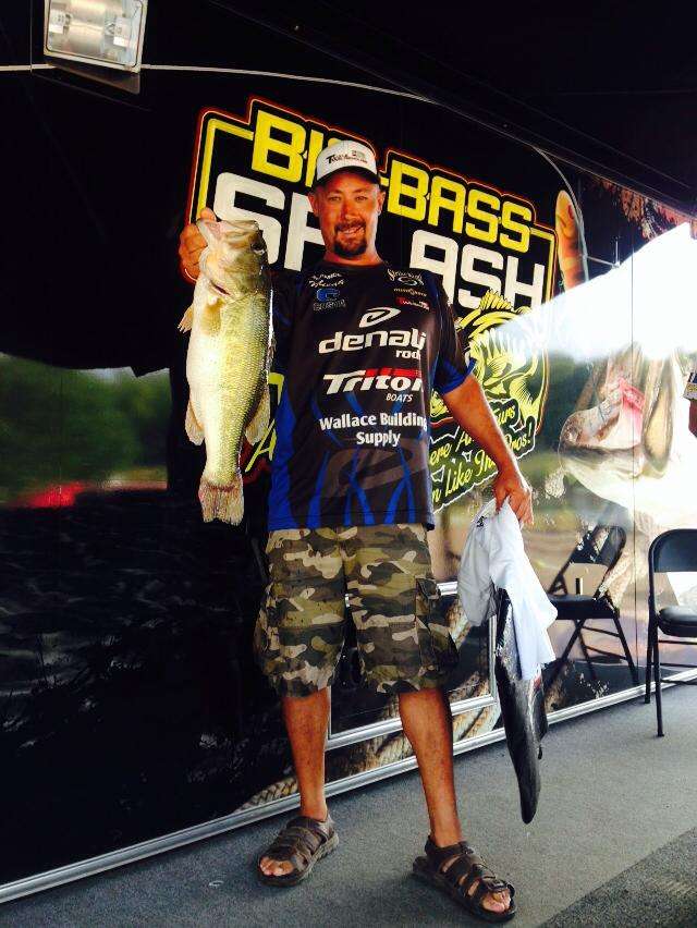 Micah Smith of Tennessee Ridge, TN brought in 6.49 pound bass.