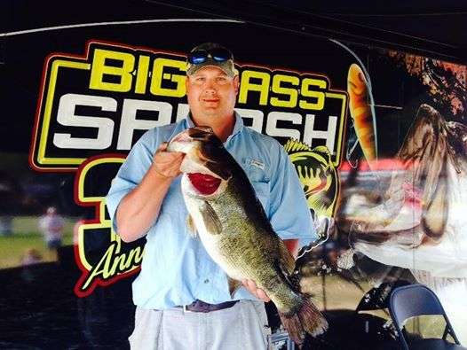 Brandon Autry of Gordo, Ala. weighs one for 9.52.