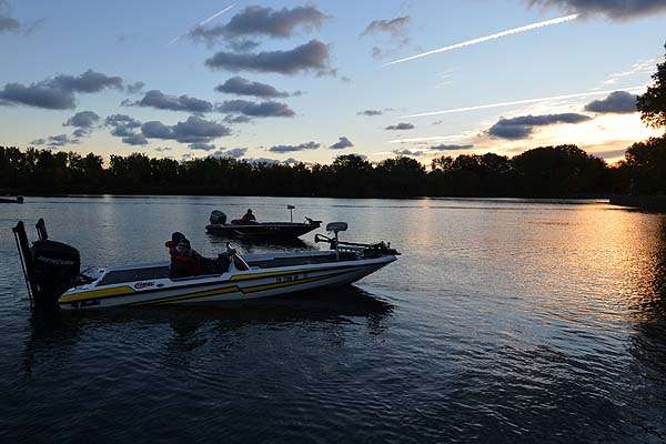 After launching, the anglers pulled their boats to the bank until takeoff.