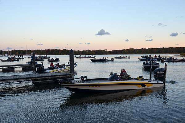 The anglers start their engines and get ready to roll at Old Milwaukeeâs Basstrek.