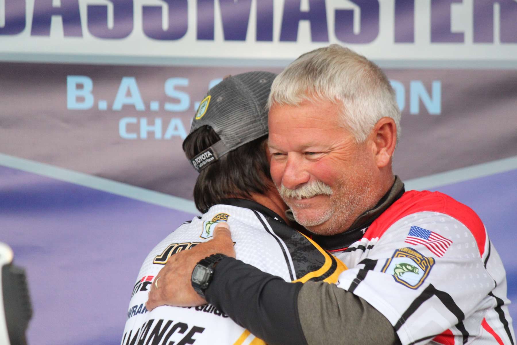 All Collins can do is congratulate Jones and mull over a missed opportunity with a 5-pounder on Day 2. 