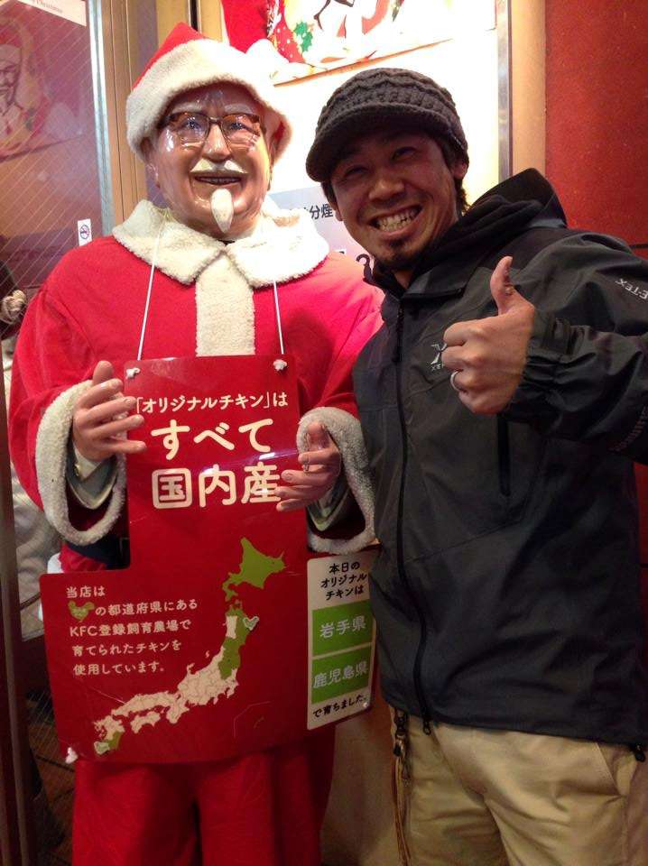 Ken Iyobe, who is the fifth angler from Japan to join the Elite Series, poses with Colonel Sanders dressed in a Santa suit in front of a KFC in Japan. 