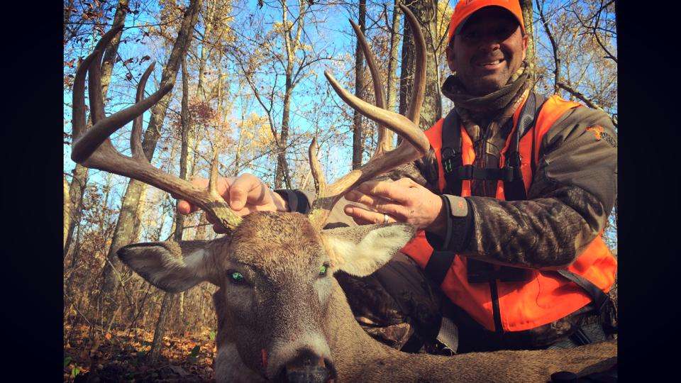 Swindle has found success all around the Midwest, like this Illinois buck. âShank Train has left the station.â He gave kudos to Darien for getting it all on camera for the show.