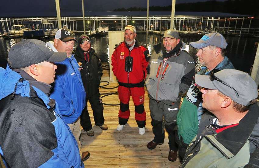 Bassmaster Team Trail manager Jon Stewart (second from left) confers with the six anglers who will fish Friday.