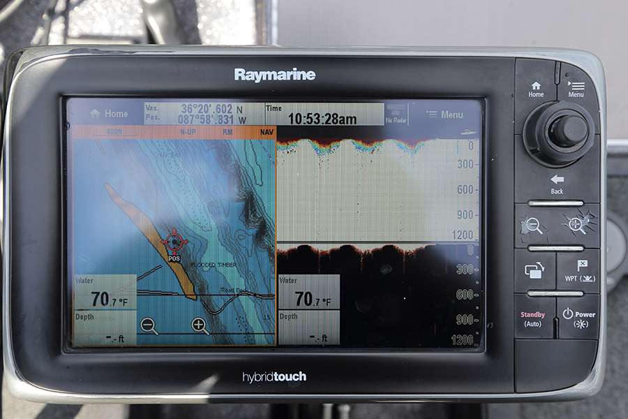 Up front, Niggemeyer runs a Raymarine e97, and an e127 is run at the console.