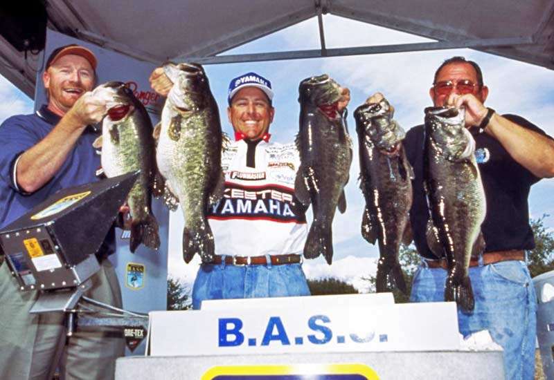 The really big doings on Toho occurred in 2001, when Dean Rojas set the single day weight record. Conditions on Jan. 17, 2001, the first day of the Florida Bassmaster Top 150, allowed Rojas to catch 45 pounds, 2 ounces, a mark that stands today. 