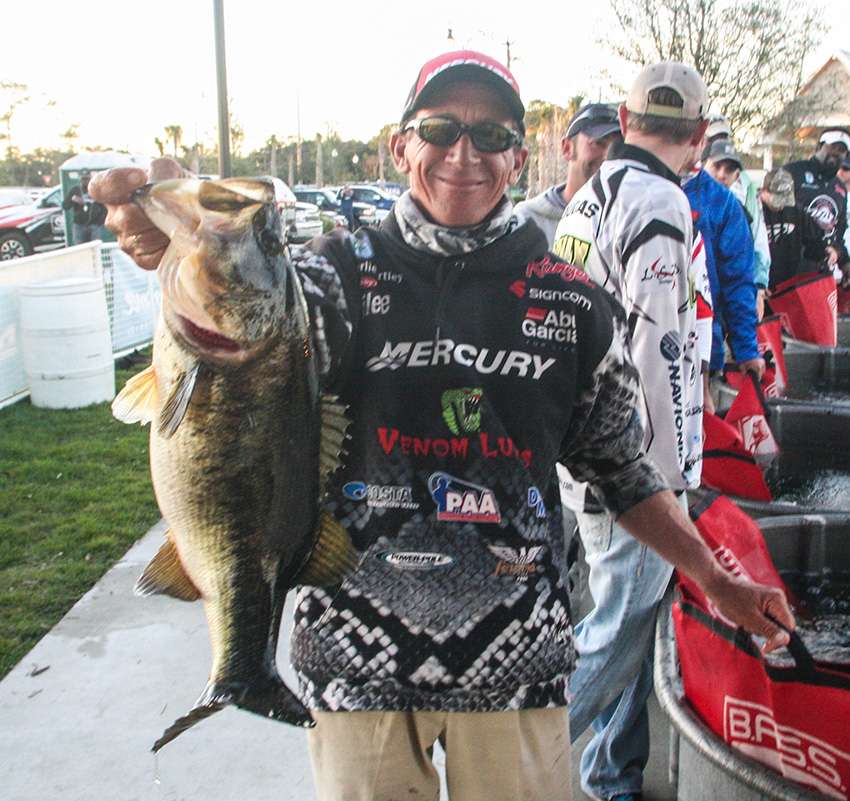 Charlie Hartley rebounded with a big one on Day 2.