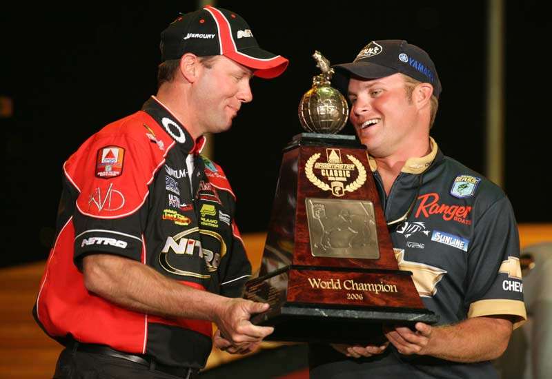 Clausen finished off a rare wire-to-wire victory at the 36th Classic, and here received the trophy from 2005 winner Kevin VanDam.