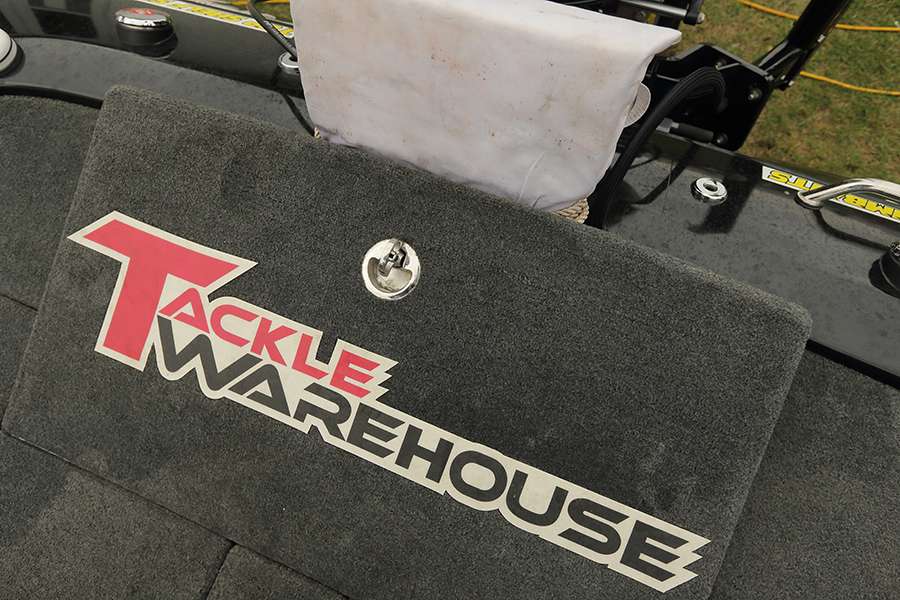 Another tasteful display of the Tackle Warehouse branding on the lid of the back compartment.