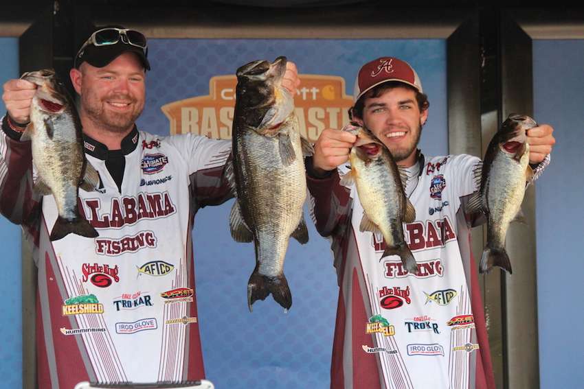 Along with the lead, Lealand Johnson and Drew Grow take over Carhartt Big Bass honors with this 7-15 monster. 