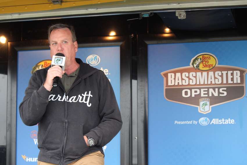 The Day 1 weigh-in for the Bass Pro Shops Bassmaster Open on Lake Toho gets underway. Opens Tournament Manager Chris Bowes sets the scene. 