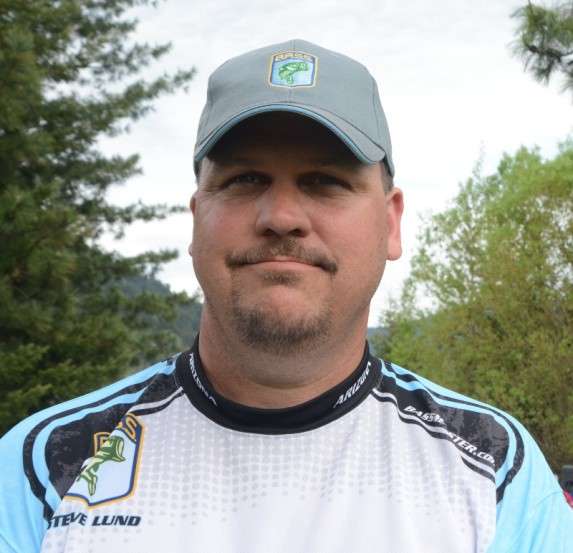 <B>Steve Lund - 150:1</b>
Lund (45 years old and from Arizona) is in about the same boat as Diede. His age doesn't hurt him (I don't deduct from his chances as long as an angler's no older than about 45 at the time of the Classic), but he's geographically unattractive and a Classic rookie. Without a track record in other places (like a touring pro would have), it's hard to like his chances.
