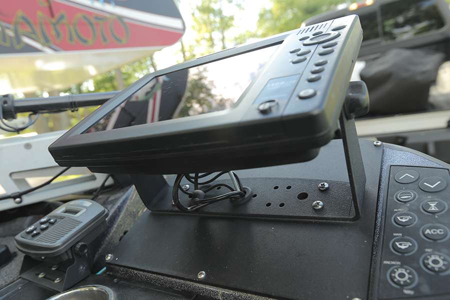 A closer look at the custom mount from Bass Boat Technologies.