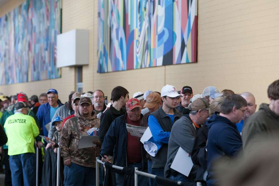 Day 2 at the Outdoor Expo presented by Dick's Sporting Goods had fans waiting in long lines before it opened at 10am. 