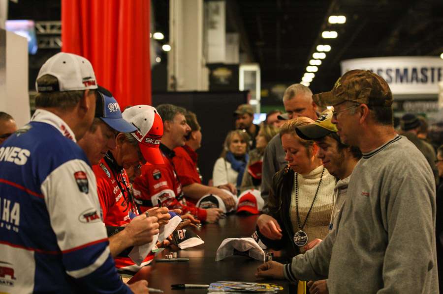 Alton Jones and a slew of other anglers sign autographs at the Expo. 