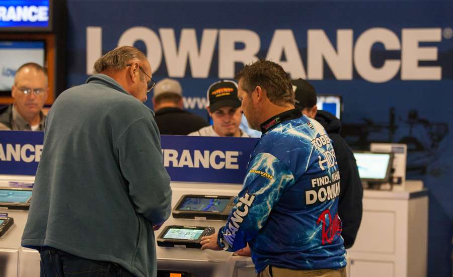 The Lowrance team is busy showing all the features of the HDS units.