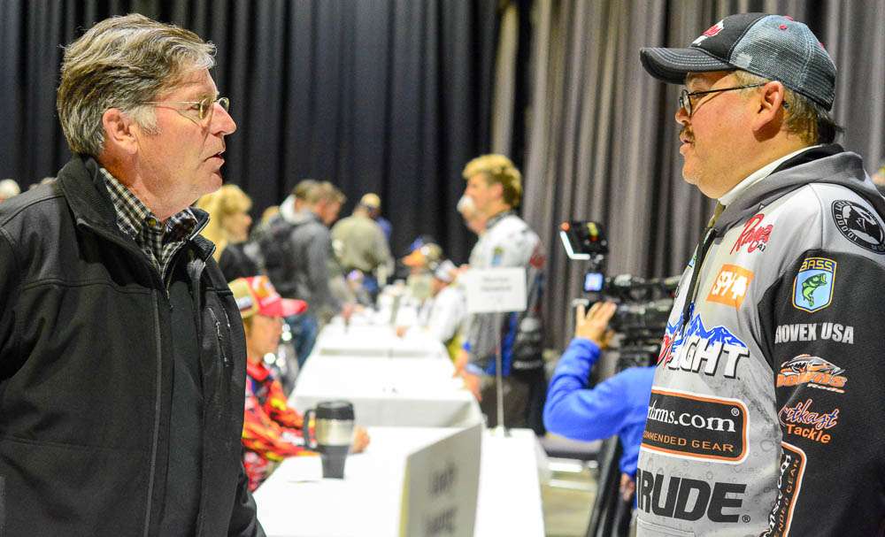 Tommy Sanders talks to Andy Young. Media day was a great success and now it's finally time to fish! 