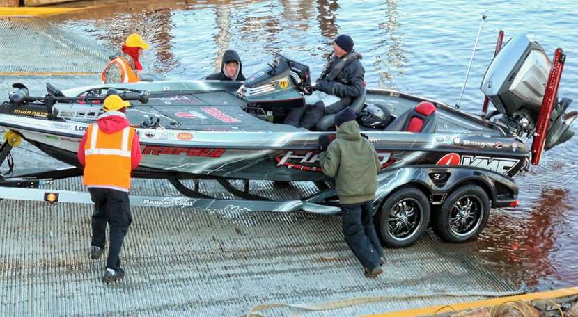 Tournament officials work to get Randall Tharpâs boat unstuck from his trailer. 
